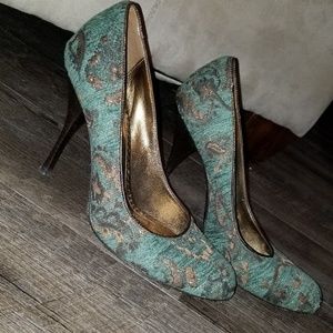 Gorgeous green & bronze tapestry heels